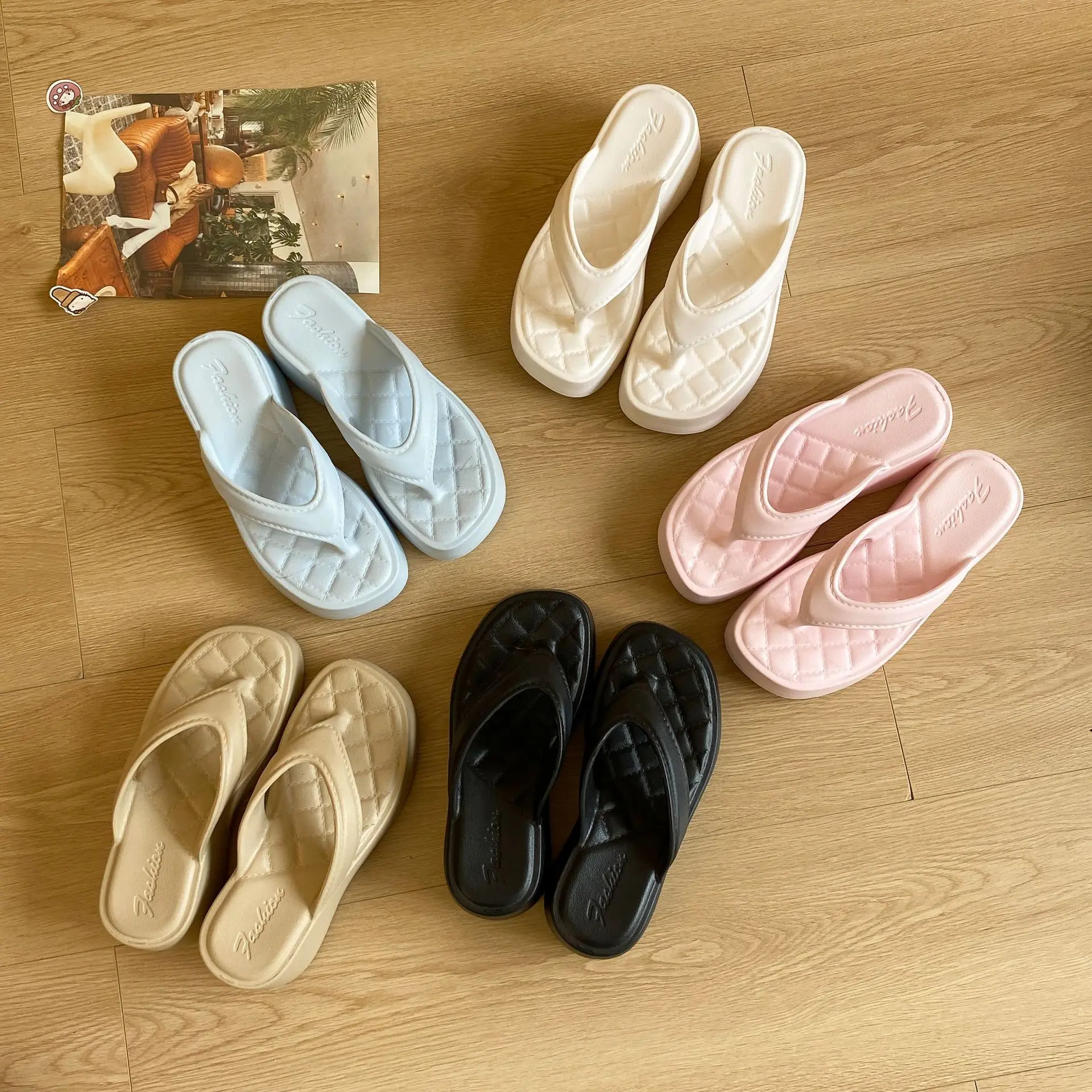 2026 Summer New Platform Flip Flops Thick Sole Height Increasing Non Slip Soft Casual Beach Slippers for Petite Women
2026 Summer New Platform Flip Flops Thick Sole Height Increasing Non Slip Soft Casual Beach Slippers for Petite Women