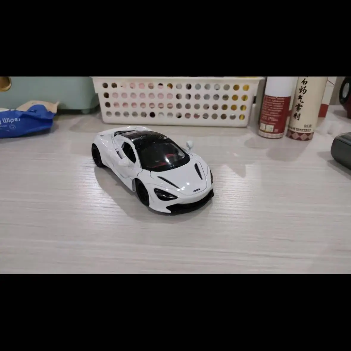 Масштаб 1:32, McLaren 720S, модель спортивного автомобиля из сплава, литая под давлением игрушечная техника, металлическая имитация звука, свет, модель, коллекция, подарки для детей
Масштаб 1:32, McLaren 720S, модель спортивного автомобиля из сплава, литая под давлением игрушечная техника, металлическая имитация звука, свет, модель, коллекция, подарки для детей