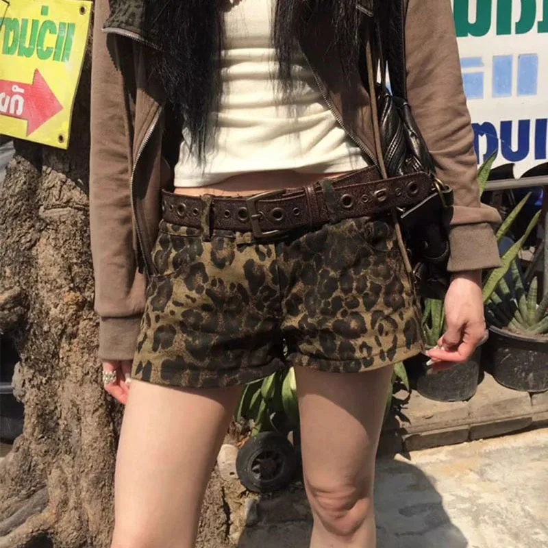 Sexy Leopard Print Summer Shorts Women American Style Streetwear Y2K Punk Gothic Denim Shorts vintage Low Waist Short Jeans 2026
Sexy Leopard Print Summer Shorts Women American Style Streetwear Y2K Punk Gothic Denim Shorts vintage Low Waist Short Jeans 2026