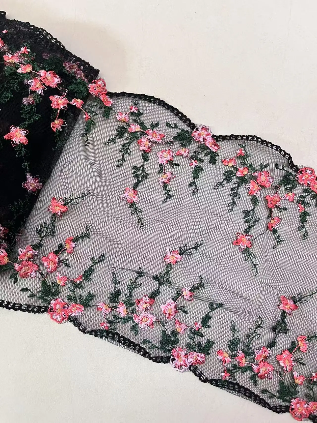 13Yards Two Sides Black Mesh Pink Flower Embroidery Lace Trims Skirt Hem For Clothing Accessories Lingerie Bra Dress Sewing
13Yards Two Sides Black Mesh Pink Flower Embroidery Lace Trims Skirt Hem For Clothing Accessories Lingerie Bra Dress Sewing