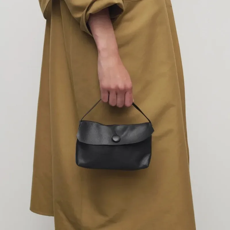 Sally Bags For Women New Flap Closure Secured By a Leather-covered Button With Single Flat Handle Supple Texture Refined Finish
Sally Bags For Women New Flap Closure Secured By a Leather-covered Button With Single Flat Handle Supple Texture Refined Finish