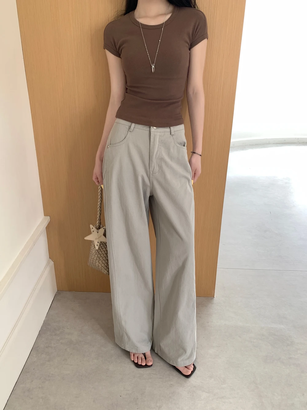 3Colors SML Loose Female Straight Machete Pants Spring Summer Casual High Waist Pockets Ladies Wide Leg Long Trousers(XY3772)
3Colors SML Loose Female Straight Machete Pants Spring Summer Casual High Waist Pockets Ladies Wide Leg Long Trousers(XY3772)