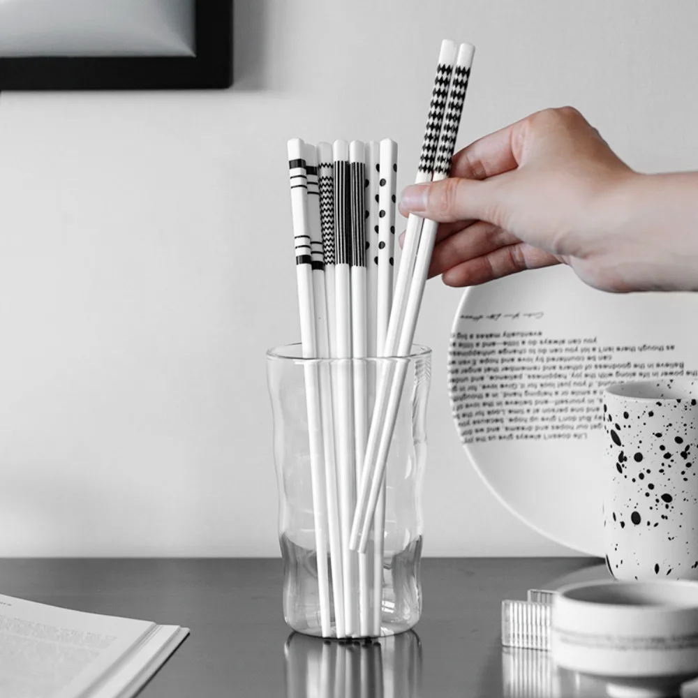 5 Pair Geometric Patterns Ins Style Ceramic Chopsticks Simple Anti-scalding Sushi Chopsticks Mould Resistant Chinese Chopsticks
5 Pair Geometric Patterns Ins Style Ceramic Chopsticks Simple Anti-scalding Sushi Chopsticks Mould Resistant Chinese Chopsticks