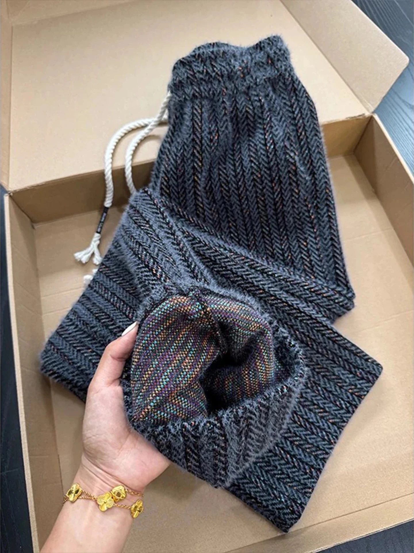 Мужские зимние брюки из вельвета с вертикальными полосками, американского производства, трикотажные, мягкие, прямого кроя
Мужские зимние брюки из вельвета с вертикальными полосками, американского производства, трикотажные, мягкие, прямого кроя