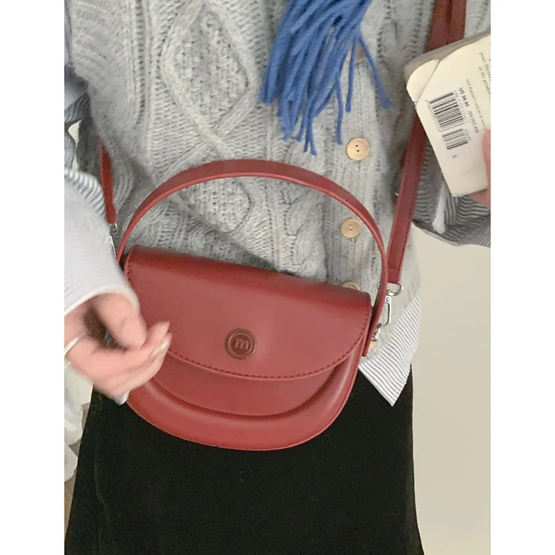 Красная седельная сумка, женская сумка, новинка 2023, осень-зима, модная универсальная сумка через плечо под мышками, модная сумка на одно плечо
Красная седельная сумка, женская сумка, новинка 2023, осень-зима, модная универсальная сумка через плечо под мышками, модная сумка на одно плечо