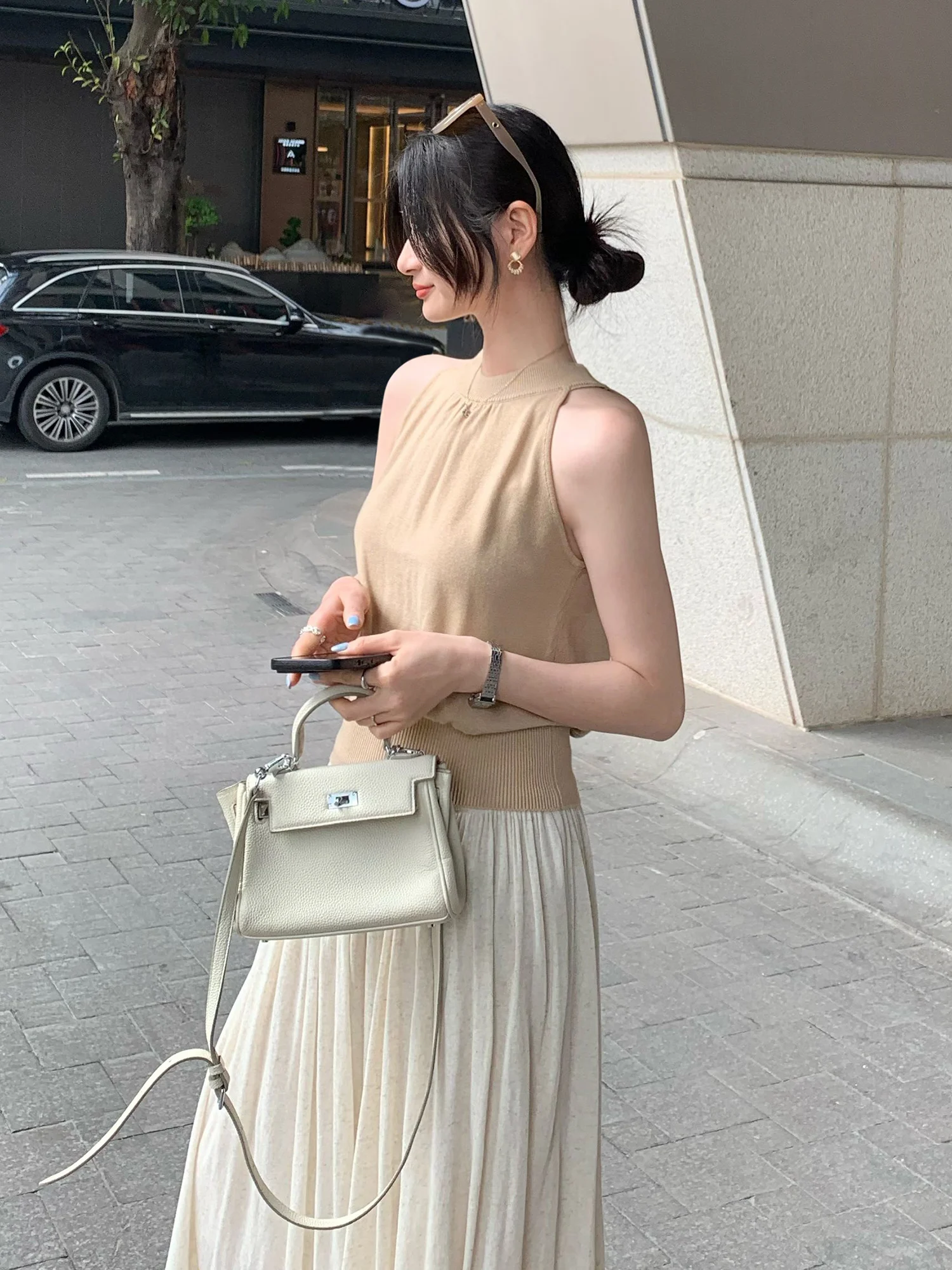 Shoulder Baring Neckline Knitted Tube Top Women's Summer New Style Waist Cinched Pleated Preppy Style Fashionable Top
Shoulder Baring Neckline Knitted Tube Top Women's Summer New Style Waist Cinched Pleated Preppy Style Fashionable Top