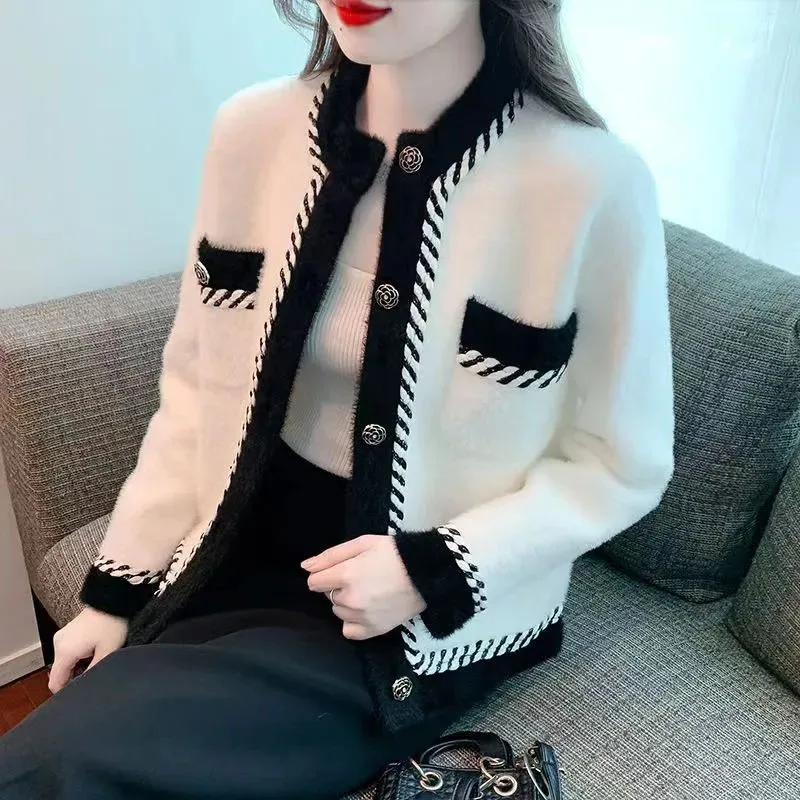 2024 Knitted Cardigan Jacket Women Autumn Winter New Short Long Sleeves Casual All-match Contrasting Knitted Sweater Ladies Tops
2024 Knitted Cardigan Jacket Women Autumn Winter New Short Long Sleeves Casual All-match Contrasting Knitted Sweater Ladies Tops