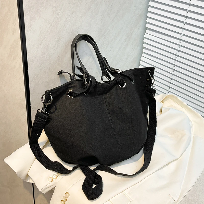 Relaxed Women Shoulder Bag Soft Quilted Fabric Lightweight Tote Bag Large Capacity Versatile Crossbody Bag for Commute Shopping
Relaxed Women Shoulder Bag Soft Quilted Fabric Lightweight Tote Bag Large Capacity Versatile Crossbody Bag for Commute Shopping