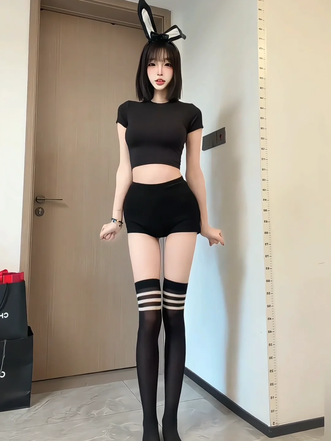 Sexy Retro Hot Girl Black round Neck Short Sleeve T-Shirt Body Shape Highlighting Dress Summer Fashion Two-Piece Set
Sexy Retro Hot Girl Black round Neck Short Sleeve T-Shirt Body Shape Highlighting Dress Summer Fashion Two-Piece Set