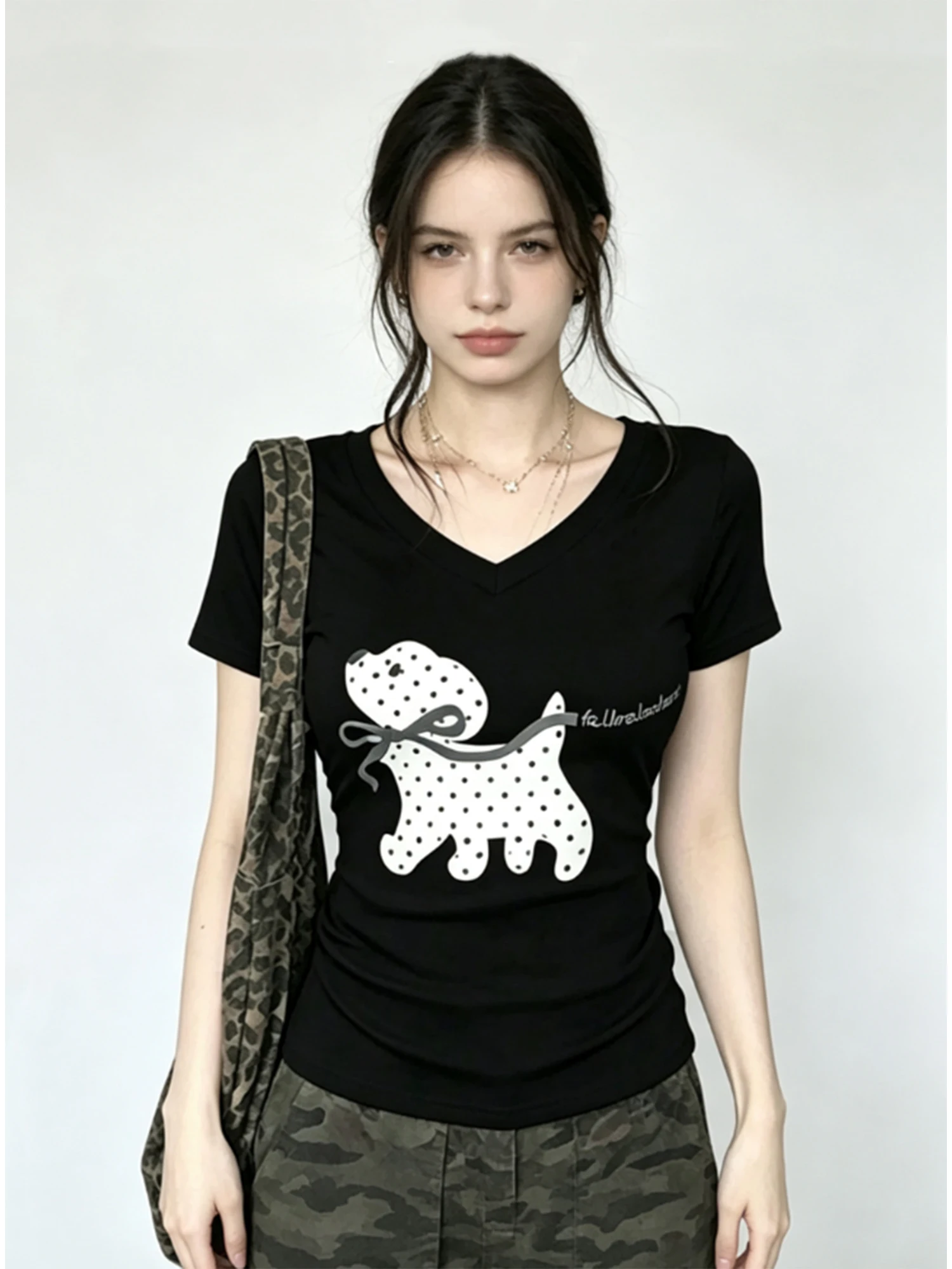 Women's Black Gothic T-shirt Aesthetic Y2K Gyaru Print T-shirt V-neck Short Sleeve American Retro Tee Top for Women Summer 2026
Women's Black Gothic T-shirt Aesthetic Y2K Gyaru Print T-shirt V-neck Short Sleeve American Retro Tee Top for Women Summer 2026