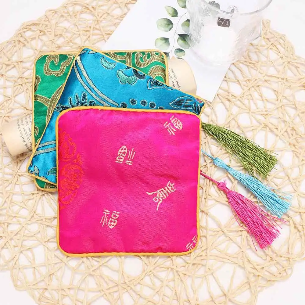 Plate Jewelry Fabric Packaging Beads Brocade Floral Wallet Handbags Jewelery Bag Tips Bag
Plate Jewelry Fabric Packaging Beads Brocade Floral Wallet Handbags Jewelery Bag Tips Bag