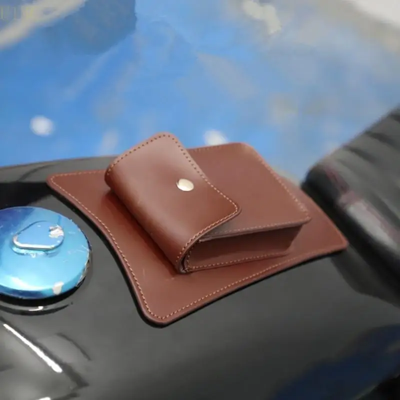 U13C Practical Gas Oil Bag Universal Motorbike Accessories PU Leather Caps Cover Panel with Scratch Resistant
U13C Practical Gas Oil Bag Universal Motorbike Accessories PU Leather Caps Cover Panel with Scratch Resistant