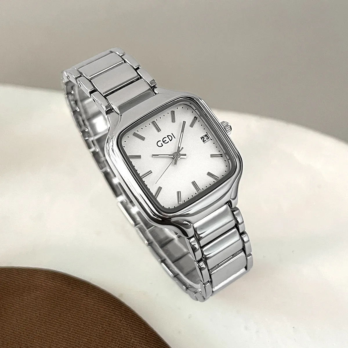New Women'S WatchSimple And ElegantWith A Square StainlessSteel StrapA Sophisticated And Versatile QuartzWatch For Everyday Wear
New Women'S WatchSimple And ElegantWith A Square StainlessSteel StrapA Sophisticated And Versatile QuartzWatch For Everyday Wear