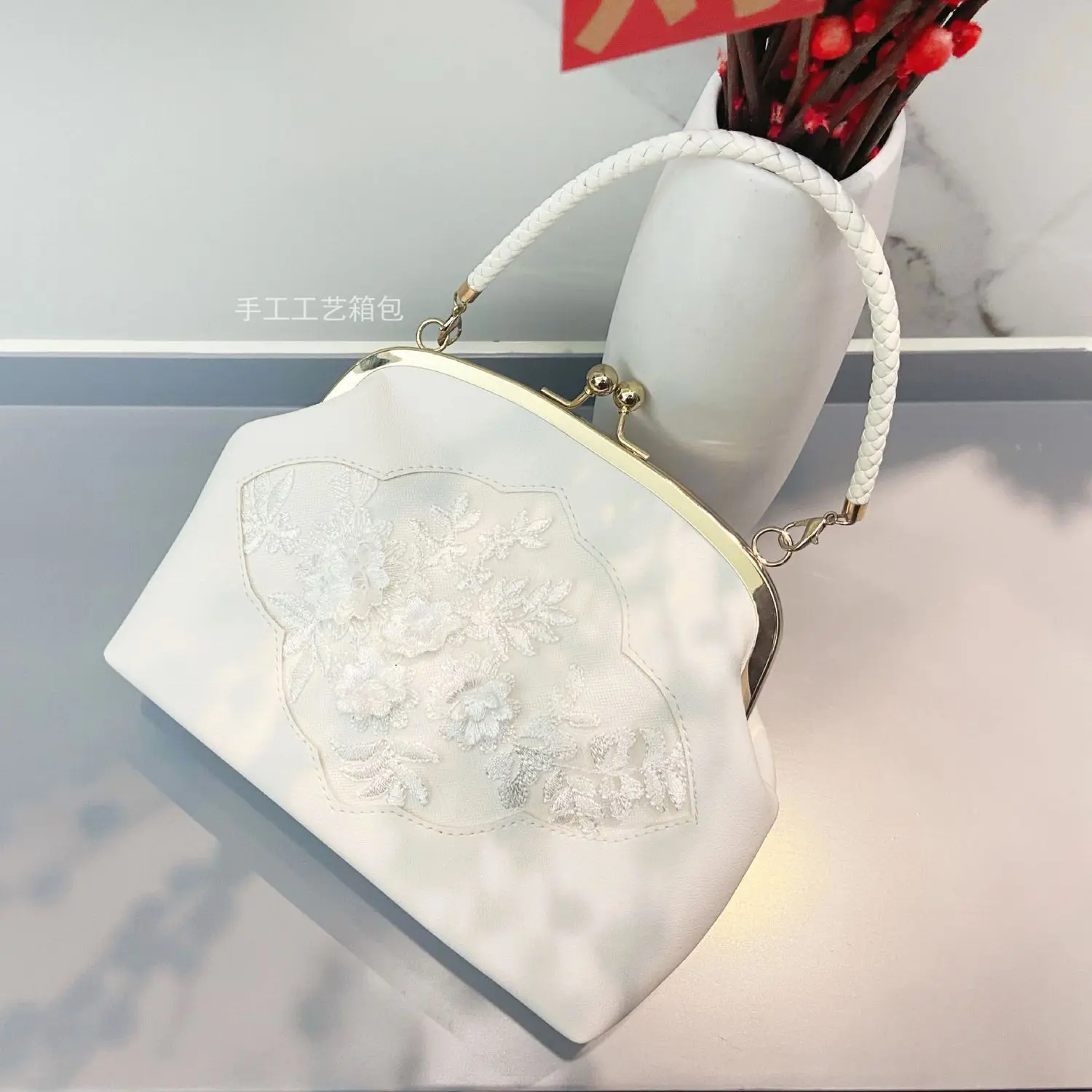 Hollow Out Flowers Bag Leather Bags Vintage Fashion Designer Wedding Bag Beading Women's Handbags Purses Women Top Hand Bags
Hollow Out Flowers Bag Leather Bags Vintage Fashion Designer Wedding Bag Beading Women's Handbags Purses Women Top Hand Bags