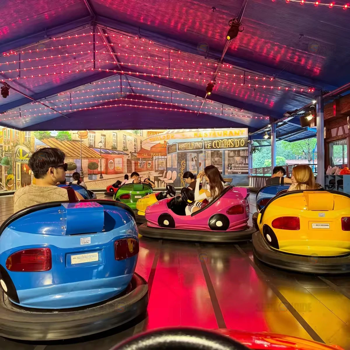Bumper car Amusement equipment Scenic park Children's colorful drift car
Bumper car Amusement equipment Scenic park Children's colorful drift car