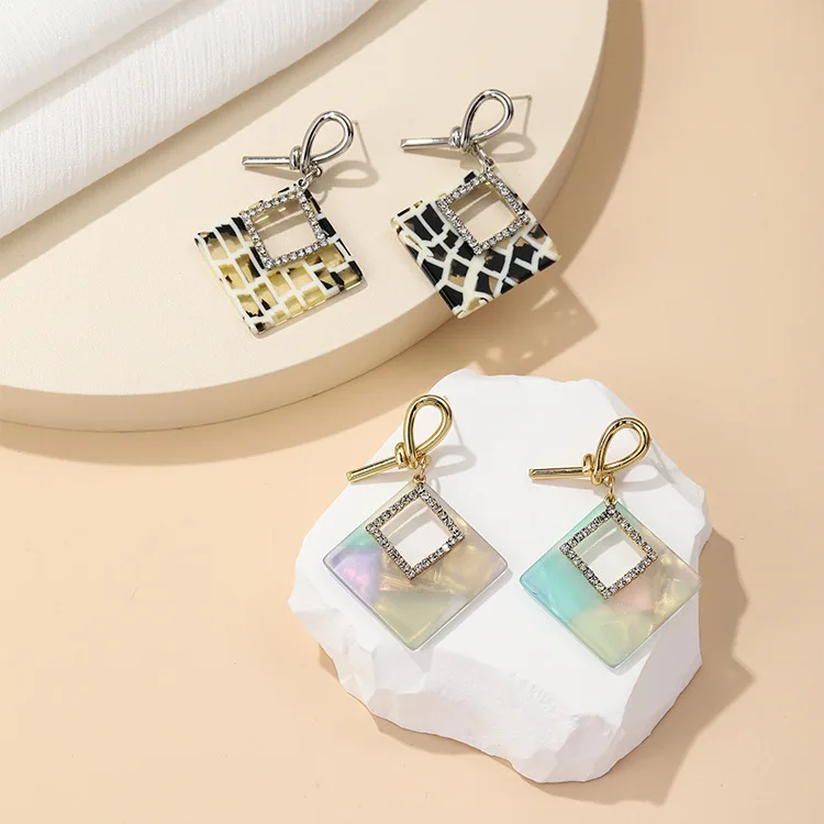 Design Geometric Square Earrings for Women Leopard Print/Iridescent Acrylic Zircon Inlaid Stud Earrings Fashion Luxury Jewelry
Design Geometric Square Earrings for Women Leopard Print/Iridescent Acrylic Zircon Inlaid Stud Earrings Fashion Luxury Jewelry