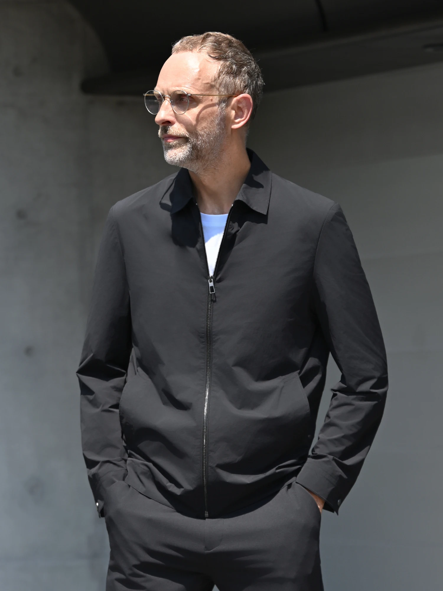 Spring and Autumn New Men's Jacket, Fashionable Casual Lapel Thin Commuting Jacket
Spring and Autumn New Men's Jacket, Fashionable Casual Lapel Thin Commuting Jacket