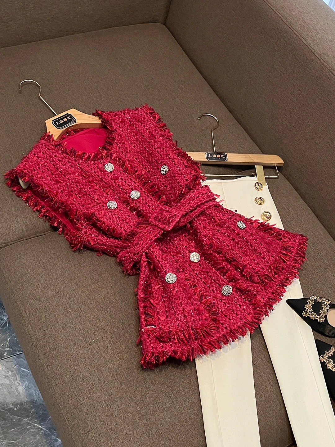 Новый шерстяной жилет средней длины, массивный вязаный красный пианированный красный маленький ароматный жилет, удобный однотонный дизайн для поездок на работу
Новый шерстяной жилет средней длины, массивный вязаный красный пианированный красный маленький ароматный жилет, удобный однотонный дизайн для поездок на работу