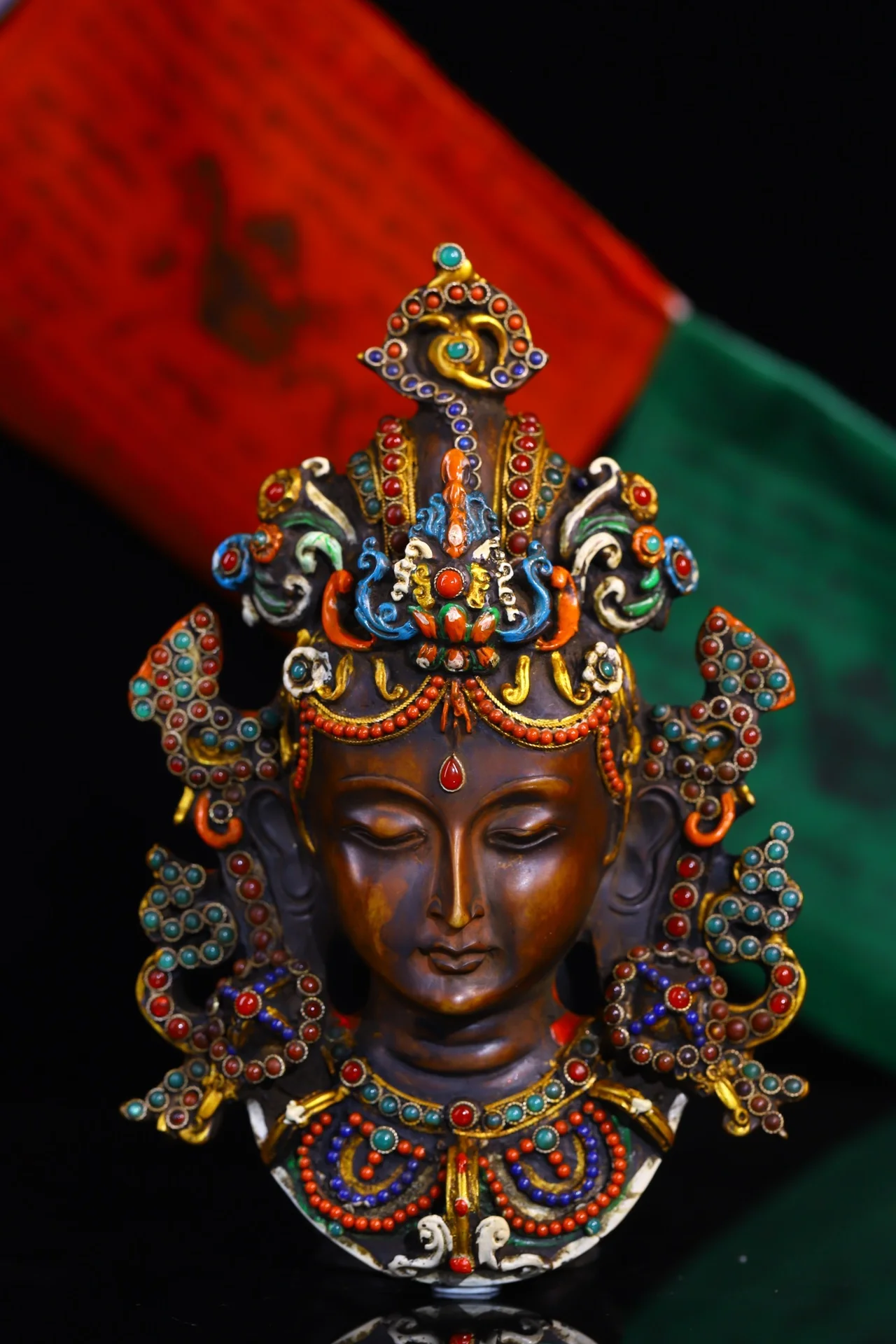8"Tibetan Temple Collection Old Natural Horn Painted Mosaic Gem gZi Beads Green Tara Buddha Head Mask Amulet Town house Exorcism
8"Tibetan Temple Collection Old Natural Horn Painted Mosaic Gem gZi Beads Green Tara Buddha Head Mask Amulet Town house Exorcism