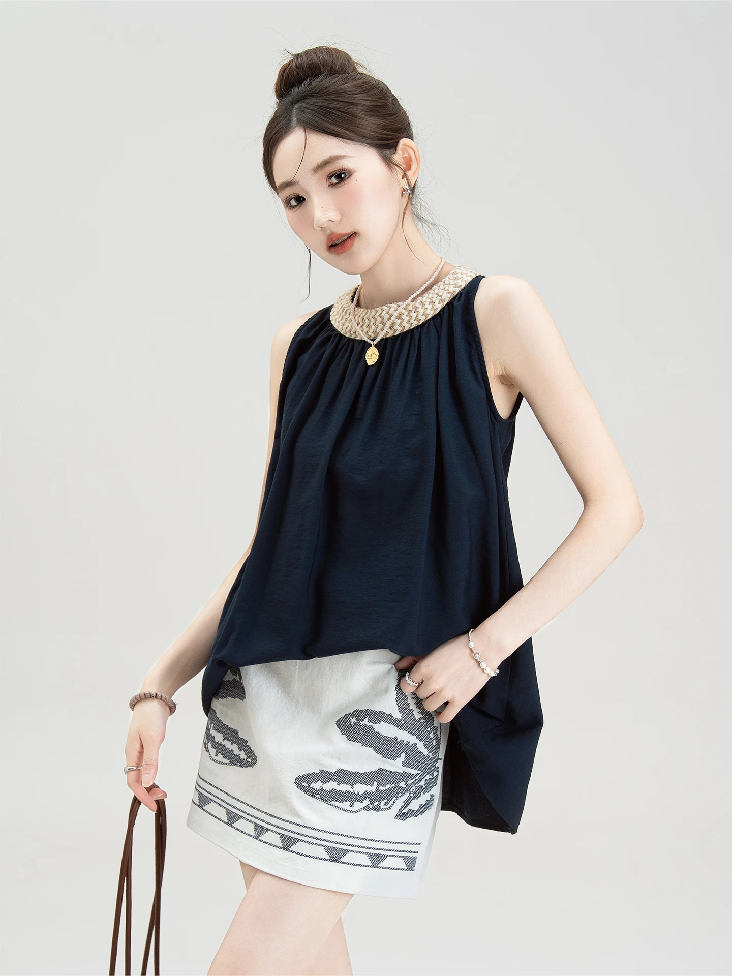 Свободный утягивающий круглый жилет Ne Svel, женский летний новый висящий жилет с вышивкой f, комплект Lazy Feeling
Свободный утягивающий круглый жилет Ne Svel, женский летний новый висящий жилет с вышивкой f, комплект Lazy Feeling