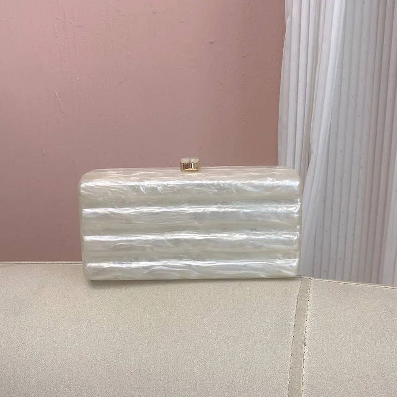 Stylish acrylic wavy dinner bag elegant atmosphere small square bag hand messenger women's bag
Stylish acrylic wavy dinner bag elegant atmosphere small square bag hand messenger women's bag