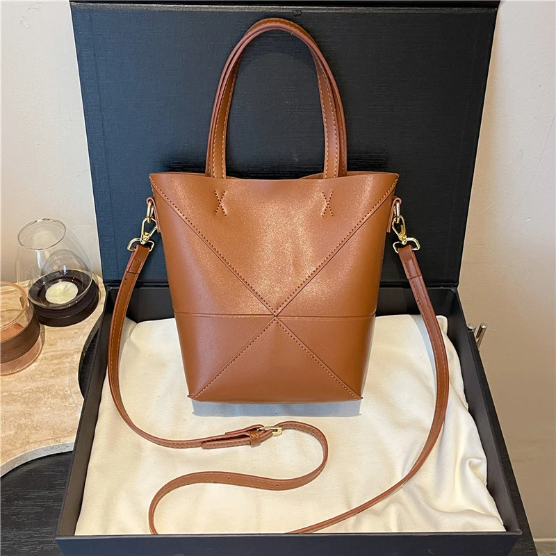 Элегантная кожаная сумка-мессенджер, женская сумка через плечо, дизайнерская сумка, популярный модный аксессуар 
Элегантная кожаная сумка-мессенджер, женская сумка через плечо, дизайнерская сумка, популярный модный аксессуар