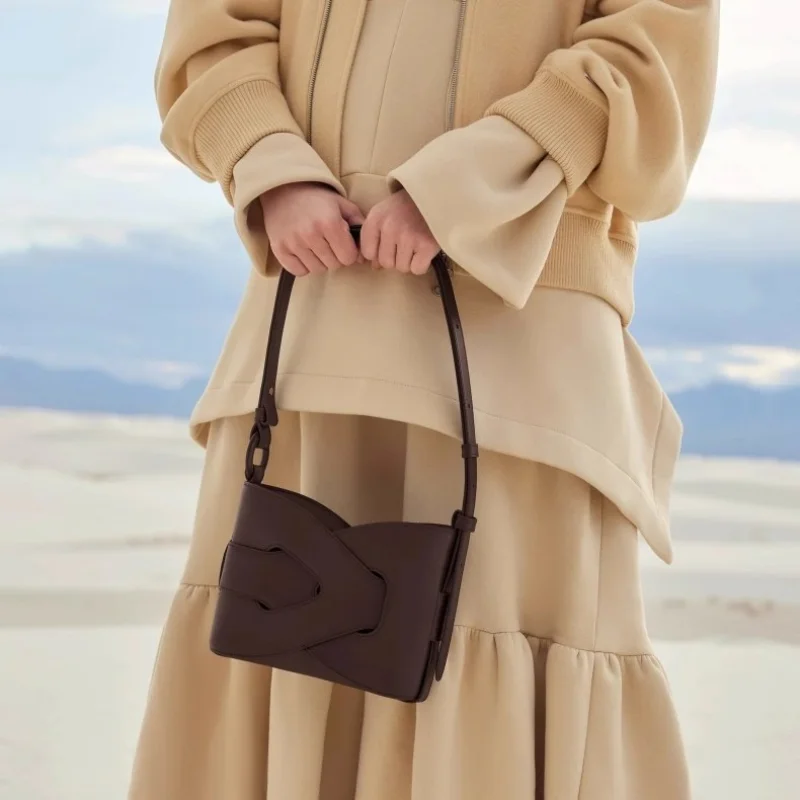 Niche Luxury Brand Designer Woven Bag Large Capacity Handbags Symmetrical Geometric Shoulder Crossbody Bag Woman's Fashion Bags
Niche Luxury Brand Designer Woven Bag Large Capacity Handbags Symmetrical Geometric Shoulder Crossbody Bag Woman's Fashion Bags
