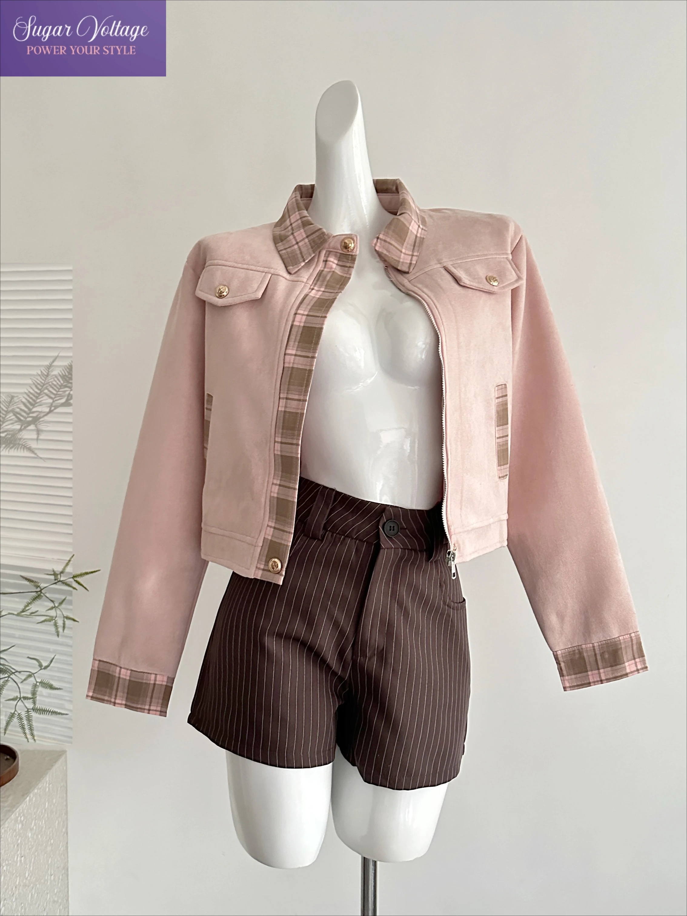 Sweet Vintage Style Short Jacket Women Plaid Patchwork Lapel Colorblock Casual Coat with Pockets Slim Fit Long Sleeve Streetwear
Sweet Vintage Style Short Jacket Women Plaid Patchwork Lapel Colorblock Casual Coat with Pockets Slim Fit Long Sleeve Streetwear