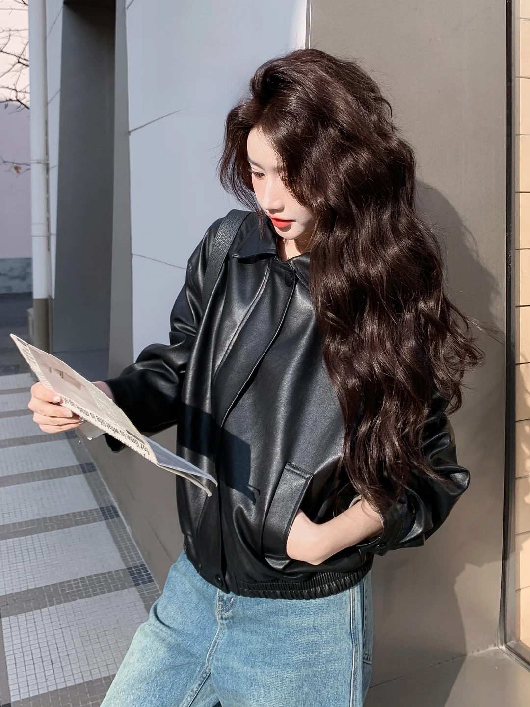 Stylish Short Biker Leather Jacket Women's Black Stand Collar Fashionable Spring Autumn Coat Simple Design Cool Retro Theme
Stylish Short Biker Leather Jacket Women's Black Stand Collar Fashionable Spring Autumn Coat Simple Design Cool Retro Theme