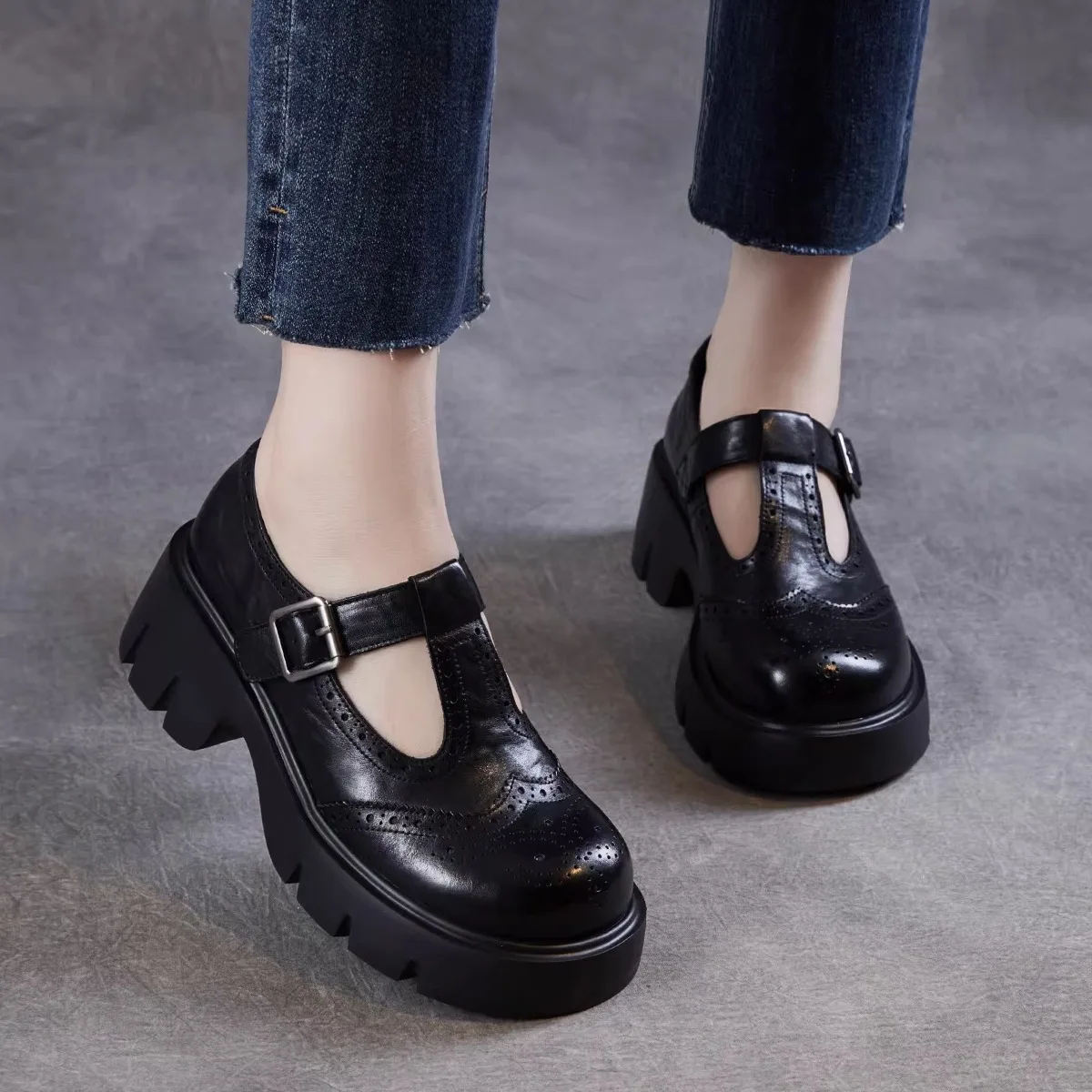 Retro Embossed Leather Mary Jane Shoes Buckle Strap Block Heel round Toe Spring Fashion Single Sole Shoes for Women
Retro Embossed Leather Mary Jane Shoes Buckle Strap Block Heel round Toe Spring Fashion Single Sole Shoes for Women