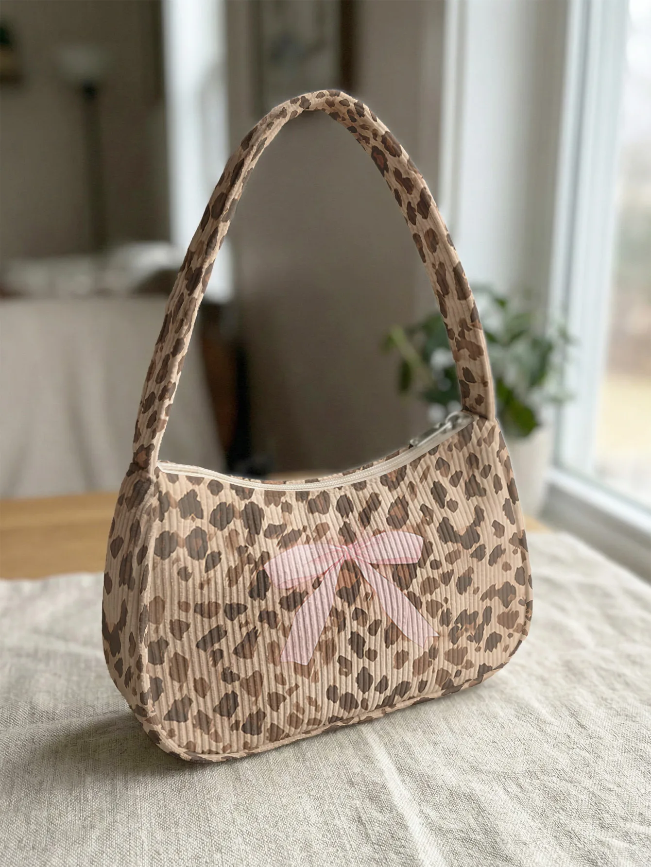 Trendy Y2K Leopard Print & Pink Bow Shoulder Bag, Retro Corduroy Underarm Bag
Trendy Y2K Leopard Print & Pink Bow Shoulder Bag, Retro Corduroy Underarm Bag