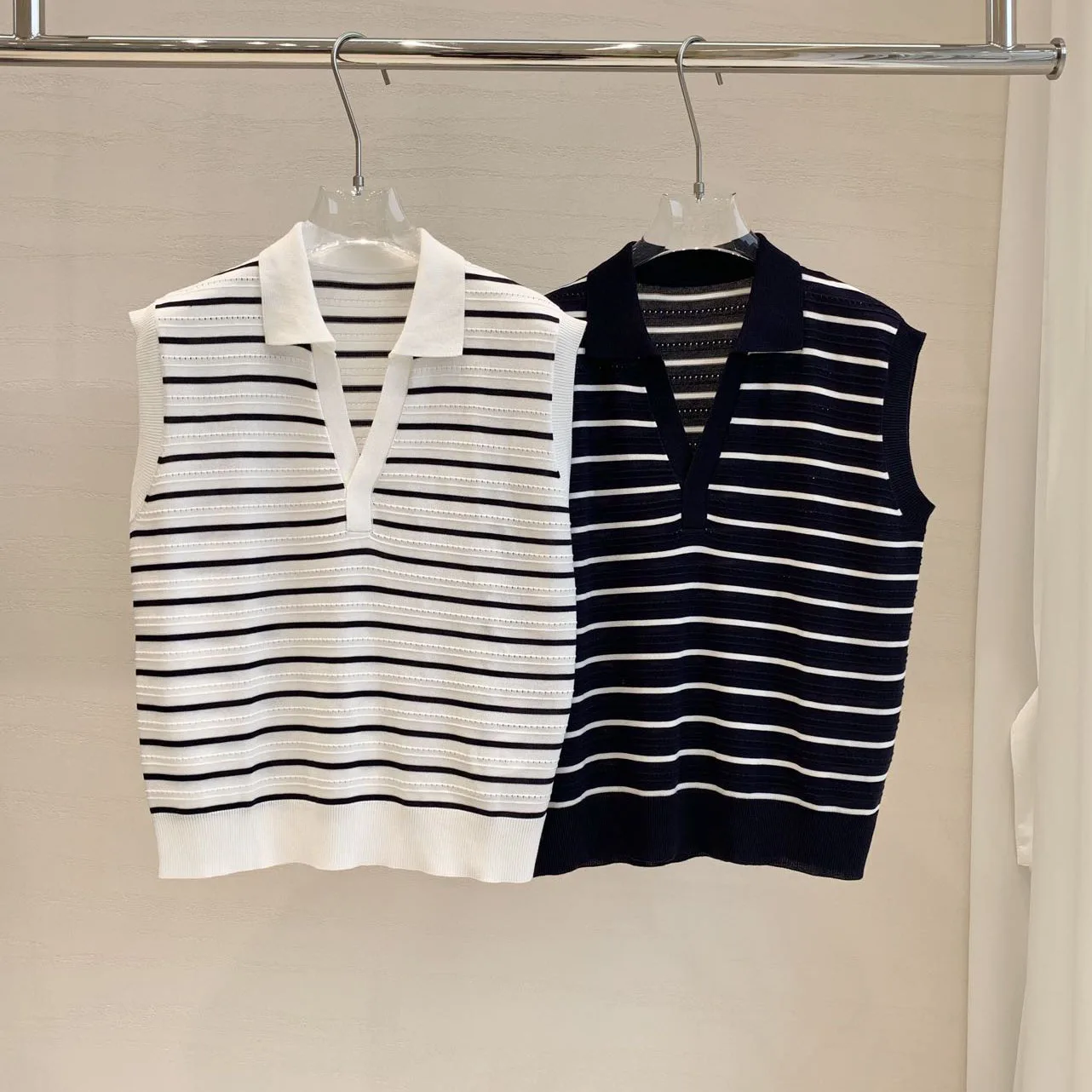 2025 Summer Tencel Lapel Striped Sleeveless Knitted Women'S Simple Style Layered Thin Vest Short T-Shirt
2025 Summer Tencel Lapel Striped Sleeveless Knitted Women'S Simple Style Layered Thin Vest Short T-Shirt