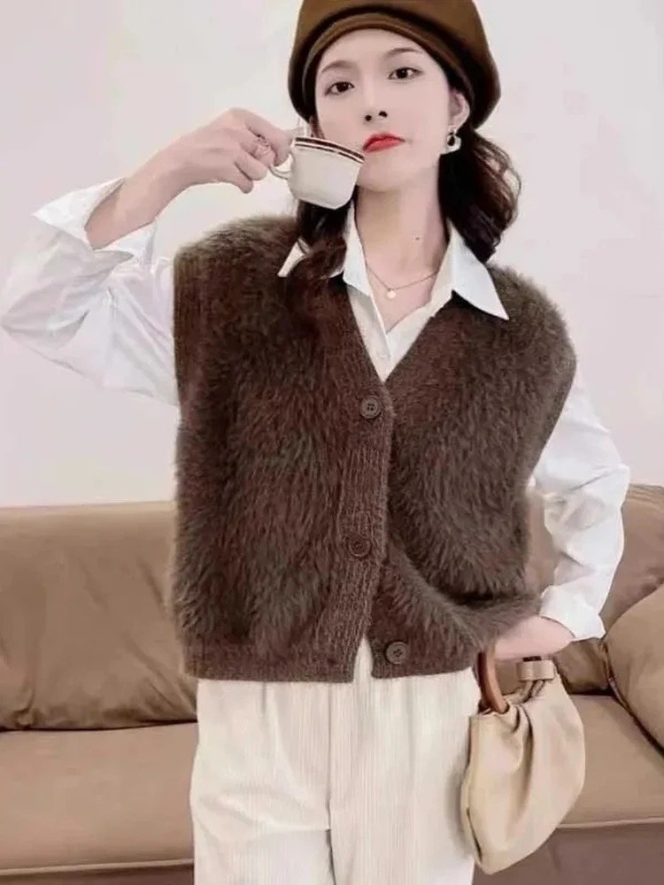 Spring Autumn New Sle Women's Knitted Vest Fake Fur Vest Svel Versatile Top Resin Color V-ne Single Button
Spring Autumn New Sle Women's Knitted Vest Fake Fur Vest Svel Versatile Top Resin Color V-ne Single Button