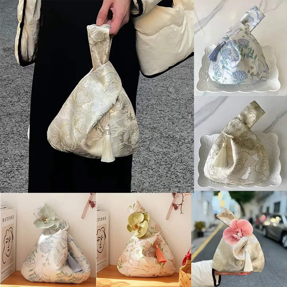 Storage Bags Flower Pendant Cosmetic Bag Tassel Knot Wrist Bag Small Item Pouch Cheongsam Accessories New Chinese Style Handbag
Storage Bags Flower Pendant Cosmetic Bag Tassel Knot Wrist Bag Small Item Pouch Cheongsam Accessories New Chinese Style Handbag