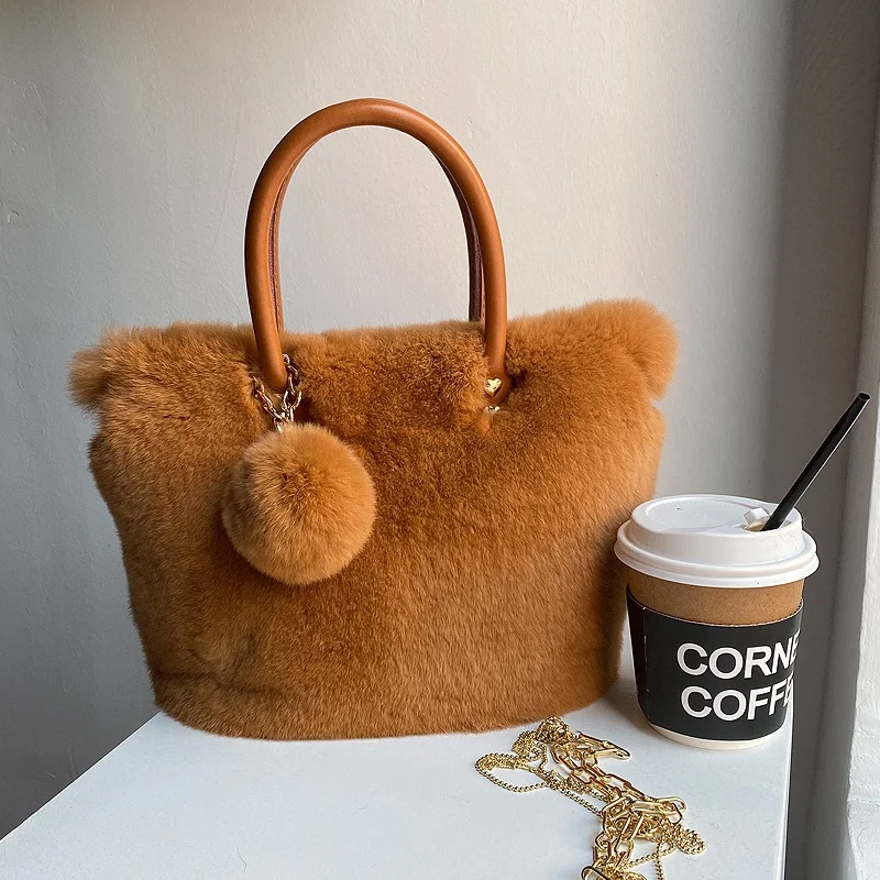 Ladies Luxury High Quality Fur Bag Fashion Rex Rabbit Fur Handbag New Large Capacity Magnetic Buckle Closed Plush Handbag
Ladies Luxury High Quality Fur Bag Fashion Rex Rabbit Fur Handbag New Large Capacity Magnetic Buckle Closed Plush Handbag