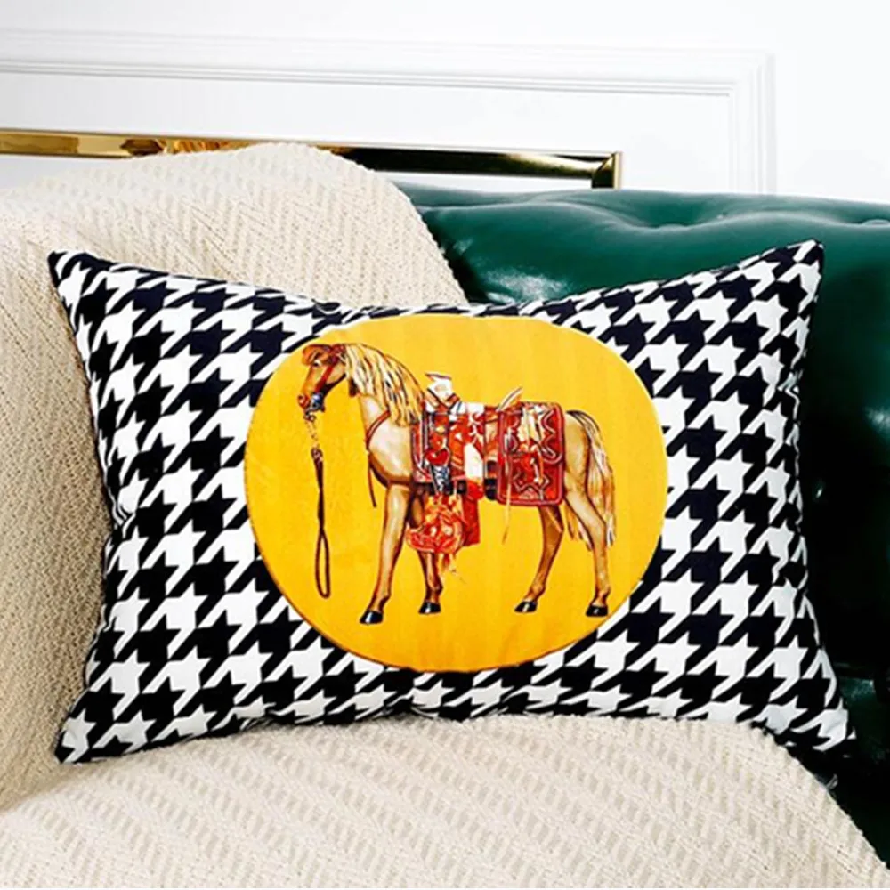 Luxury Cushion Cover High-End Horse Orange Velvet Soft European Design Houndstooth Pillowcases Home Sofa Villa Palace Decor
Luxury Cushion Cover High-End Horse Orange Velvet Soft European Design Houndstooth Pillowcases Home Sofa Villa Palace Decor