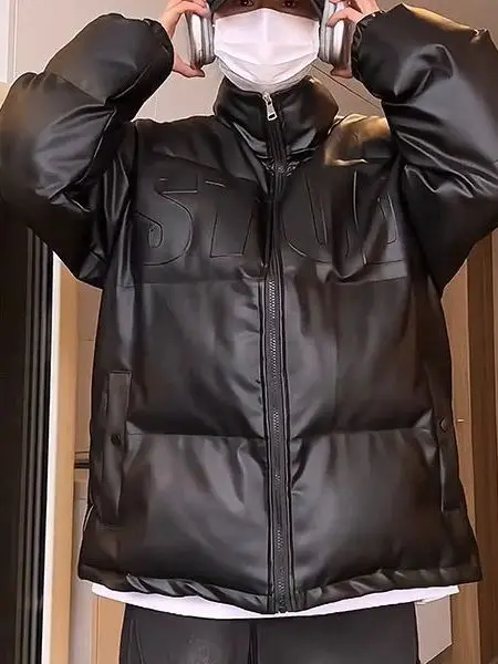 Утепленная хлопковая куртка с воротником-стойкой и стальным декором, мужская теплая верхняя одежда свободного кроя, зимнее пальто для пар, модное молодежное
Утепленная хлопковая куртка с воротником-стойкой и стальным декором, мужская теплая верхняя одежда свободного кроя, зимнее пальто для пар, модное молодежное