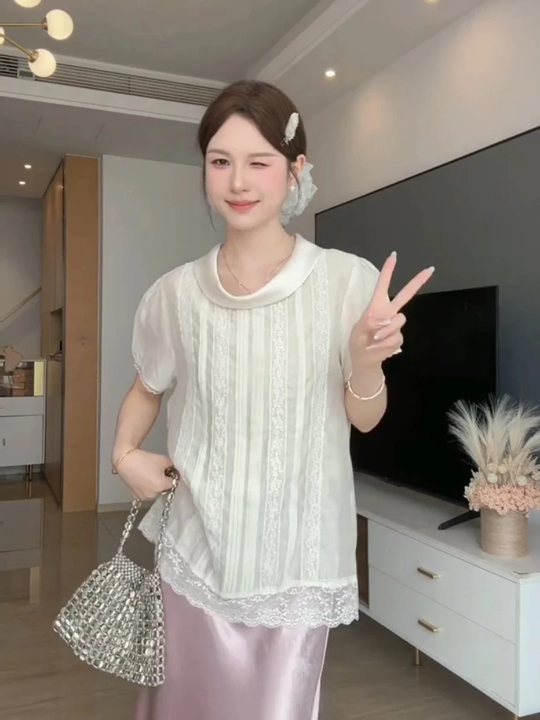 Lace Splicing Bubble Sleeve Shirt Women's Summer New Style Embroidered Beautiful Cotton Polyester Blend Comfortable Commute Wind
Lace Splicing Bubble Sleeve Shirt Women's Summer New Style Embroidered Beautiful Cotton Polyester Blend Comfortable Commute Wind