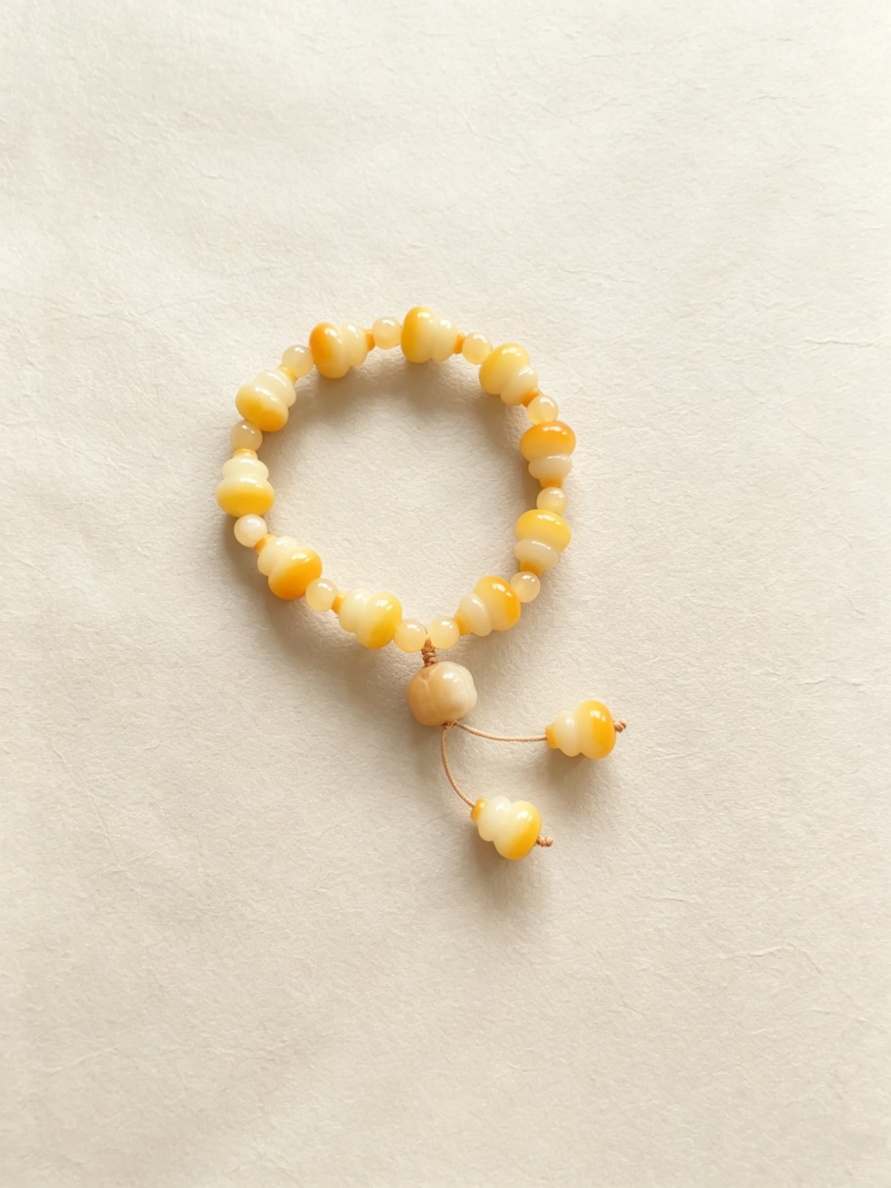 Natural Gradient Yellow Gourd Bodhi Single Loop Bracelet
Natural Gradient Yellow Gourd Bodhi Single Loop Bracelet