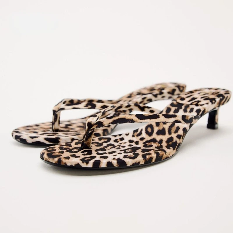 Leopard Print Women Sandals 2024 Summer Cat heels Flip flops Slippers Sexy Red Black high heels Shoes For Women Slippers
Leopard Print Women Sandals 2024 Summer Cat heels Flip flops Slippers Sexy Red Black high heels Shoes For Women Slippers