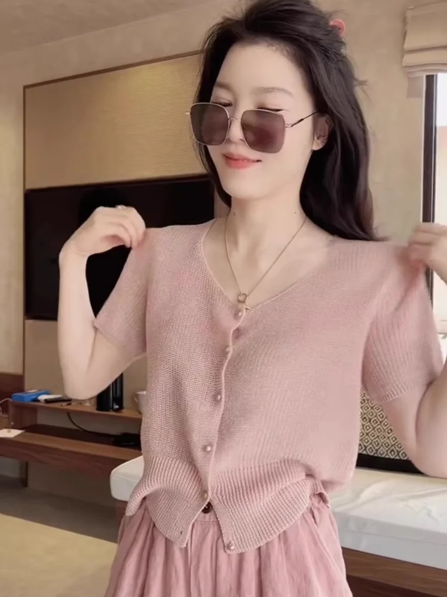 Thin V-Neck Ice Silk Knitted Sweater Women's Summer Short Sleeve Hollow out Sun Protection Cover up Single Button Open Cardigan
Thin V-Neck Ice Silk Knitted Sweater Women's Summer Short Sleeve Hollow out Sun Protection Cover up Single Button Open Cardigan