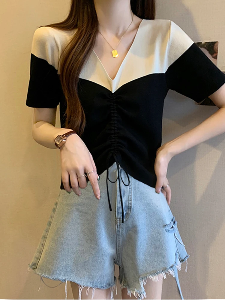 Trend Women Summer T-shirt Suit Drawstring Patchwork Contrast Top + Raw Edge Hole Denim Shorts Female Large Size Two Piece Set
Trend Women Summer T-shirt Suit Drawstring Patchwork Contrast Top + Raw Edge Hole Denim Shorts Female Large Size Two Piece Set