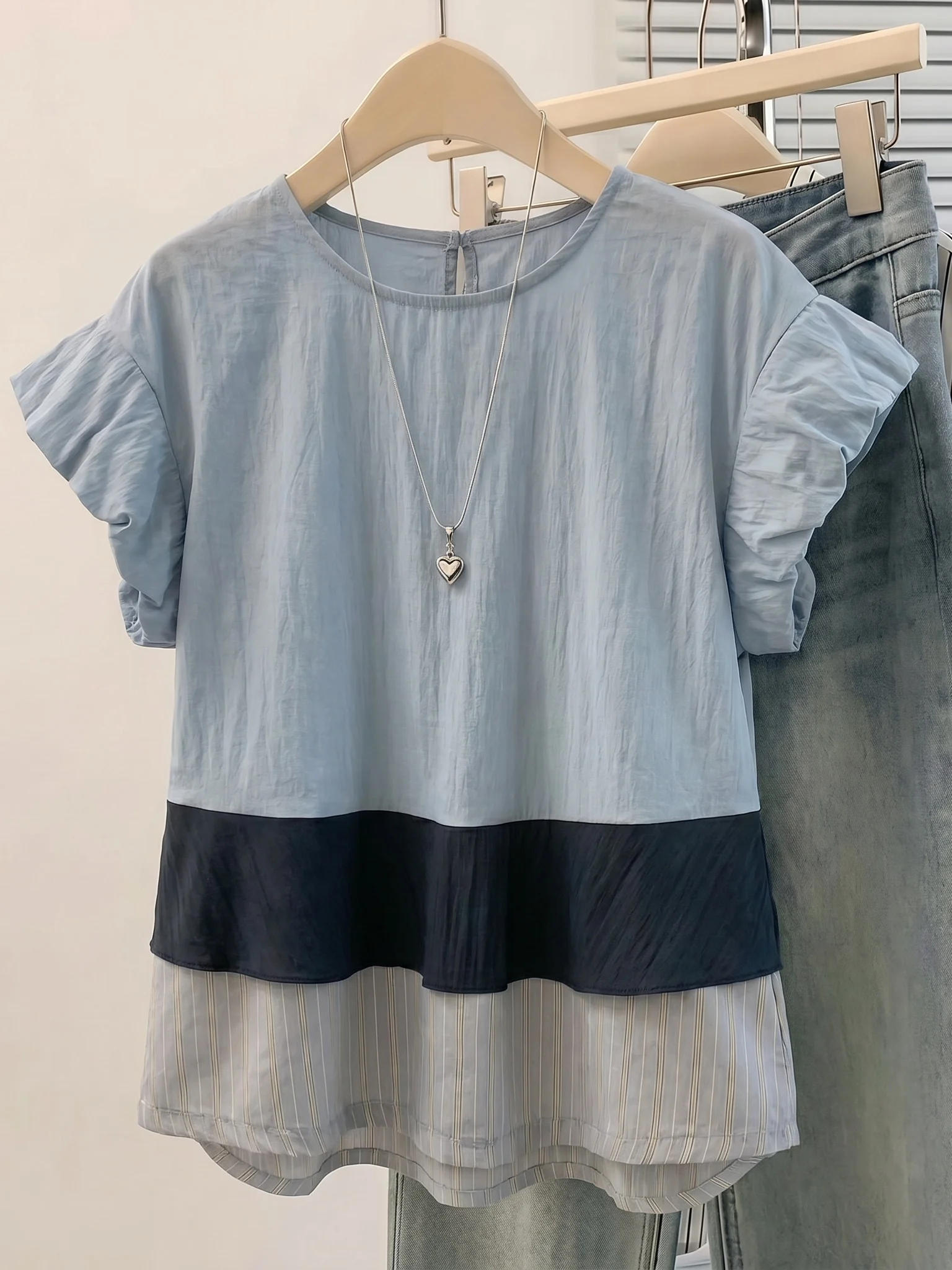 Light Blue Floral Bud Sleeve Short Sleeve T-Shirt Women's Mid-Length Loose Fit Commute Style Korean Version Summer New Arrival
Light Blue Floral Bud Sleeve Short Sleeve T-Shirt Women's Mid-Length Loose Fit Commute Style Korean Version Summer New Arrival