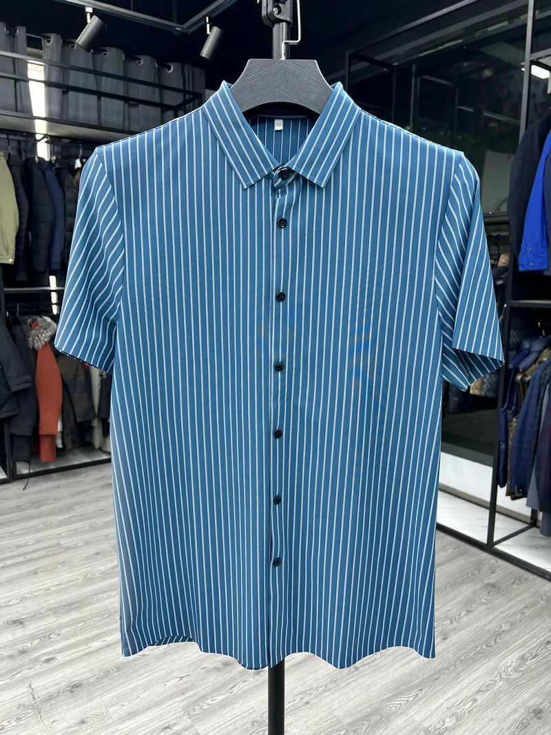 Летняя повседневная рубашка на пуговицах в полоску для мужчин, эластичная, свободного кроя, в городском стиле, с эффектом охлаждения
Летняя повседневная рубашка на пуговицах в полоску для мужчин, эластичная, свободного кроя, в городском стиле, с эффектом охлаждения