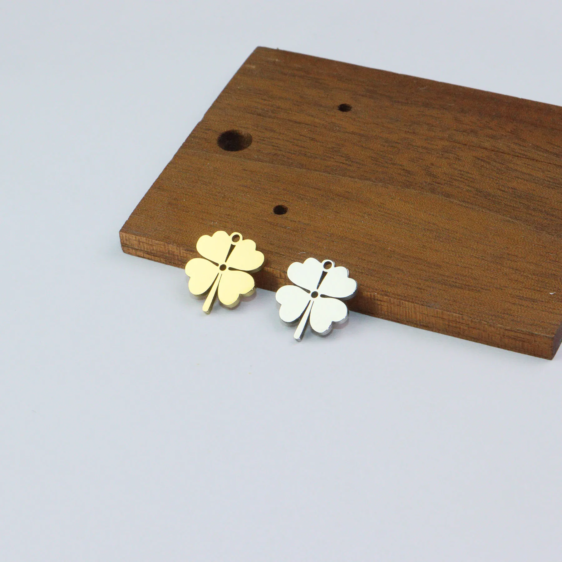 10 шт., антиаллергические блестящие листья из нержавеющей стали 
10 шт., антиаллергические блестящие листья из нержавеющей стали