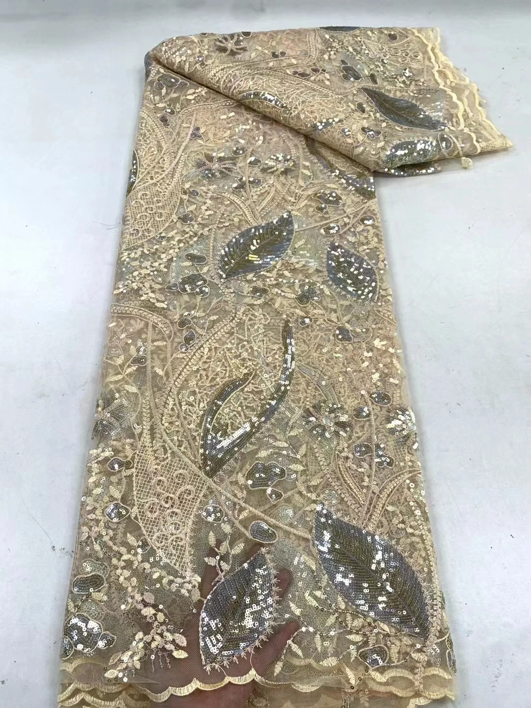 European and American retro French lace mesh embroidery fabric, fashion sequin embroidery cheongsam dress dress cloth
European and American retro French lace mesh embroidery fabric, fashion sequin embroidery cheongsam dress dress cloth