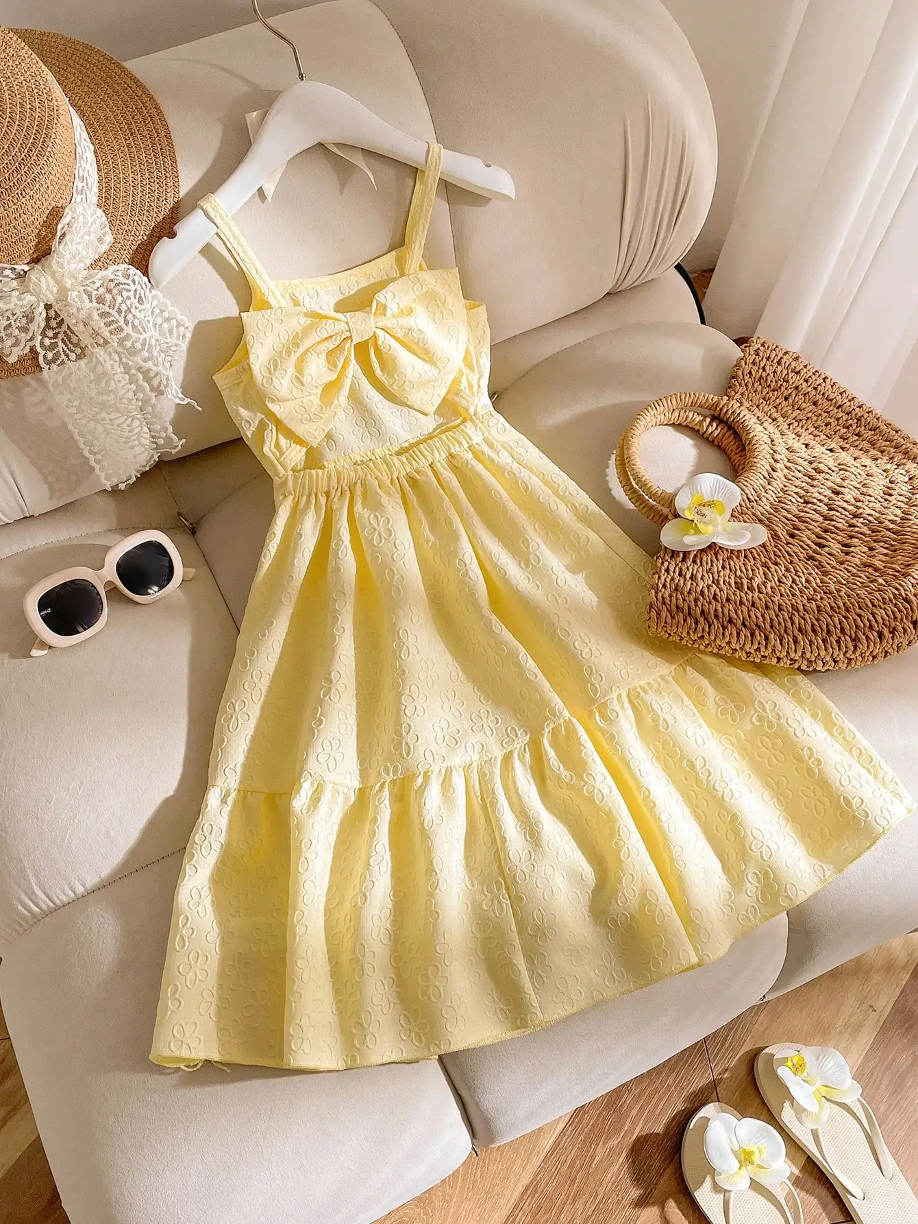 1pc Young Girl Summer New Off-Shoulder Spaghetti Strap Elastic Waist Ruffle Hem Dress, Lightweight Fabric With E
1pc Young Girl Summer New Off-Shoulder Spaghetti Strap Elastic Waist Ruffle Hem Dress, Lightweight Fabric With E