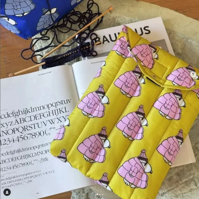 Kawaii рисунок Снупи с принтом портативный стеганый вкладыш 13/14 дюймов сумка для хранения планшета защитный чехол мультяшная модель чехол для хранения
Kawaii рисунок Снупи с принтом портативный стеганый вкладыш 13/14 дюймов сумка для хранения планшета защитный чехол мультяшная модель чехол для хранения