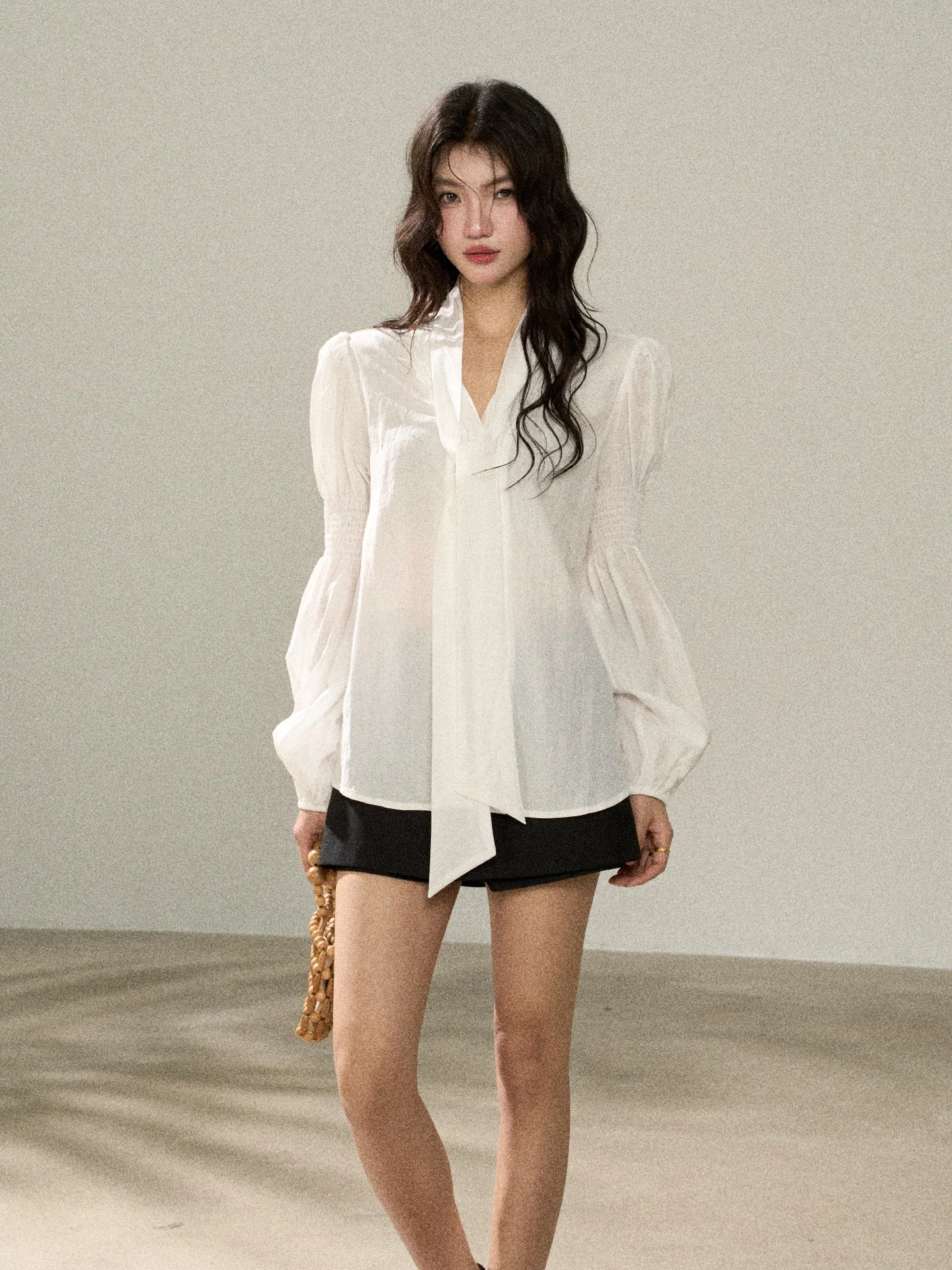 Женская блузка в корейском стиле с длинным рукавом, приталенная, для офиса, с пуговицами и галстуком, стандартный крой, модная
Женская блузка в корейском стиле с длинным рукавом, приталенная, для офиса, с пуговицами и галстуком, стандартный крой, модная