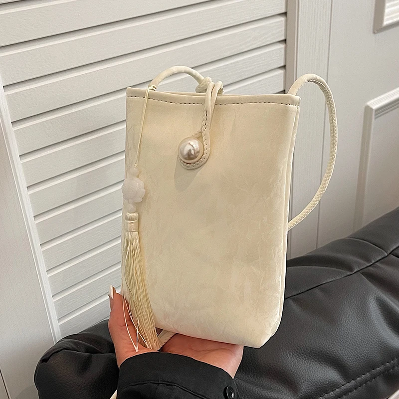 New Chinese Style Handbag for Women Lightweight Chinese Style Paired with Cheongsam Crossbody Pearl Phone Bag Summer
New Chinese Style Handbag for Women Lightweight Chinese Style Paired with Cheongsam Crossbody Pearl Phone Bag Summer